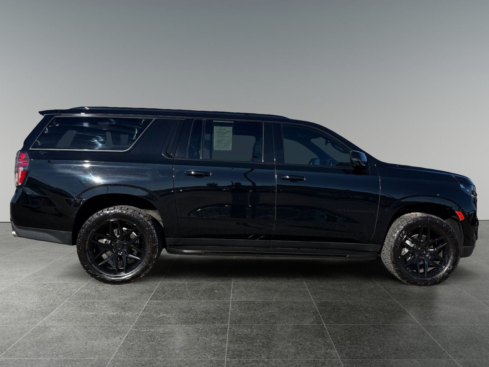 2024 Chevrolet Suburban RST