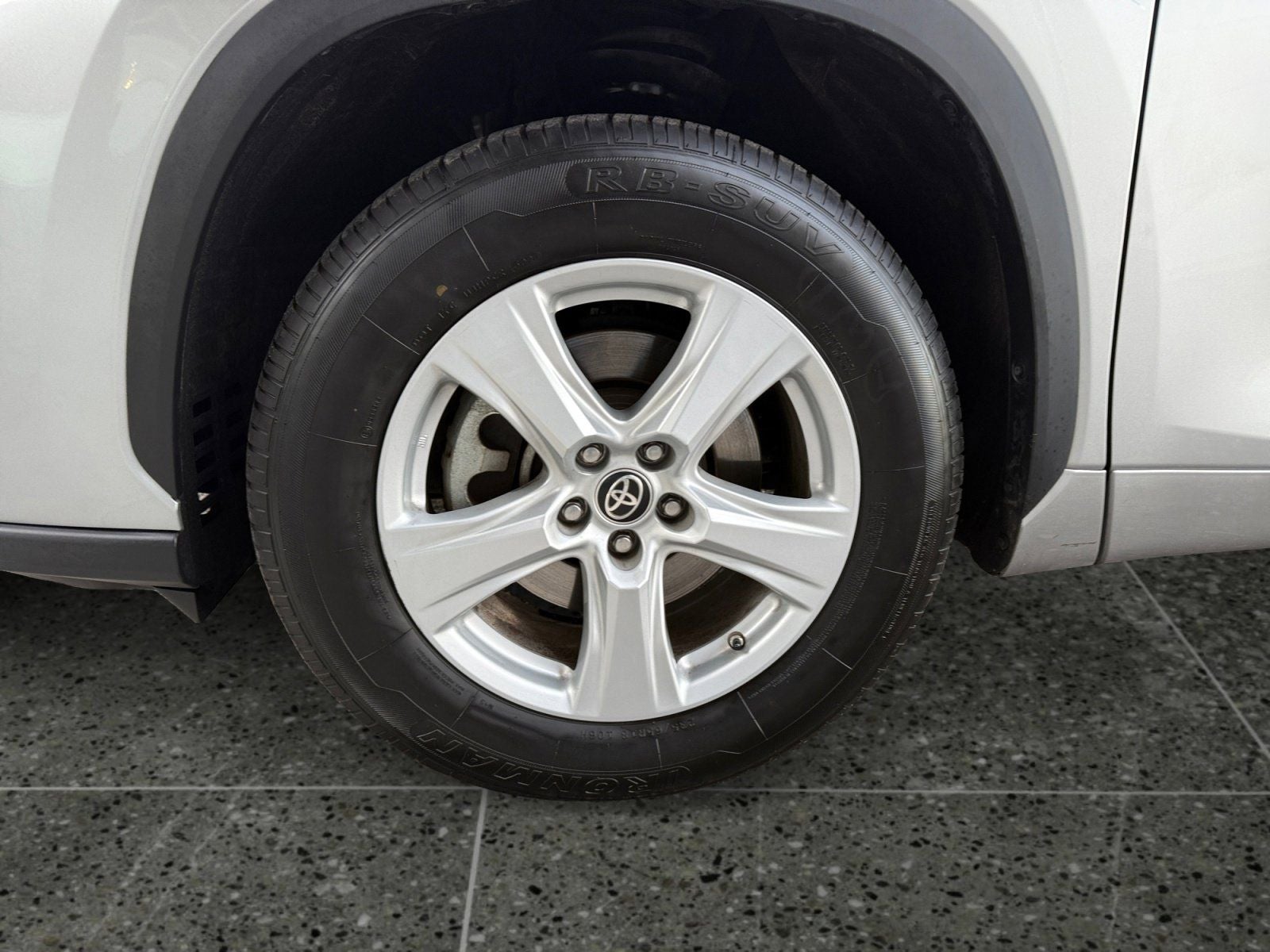 2024 Toyota Highlander LE