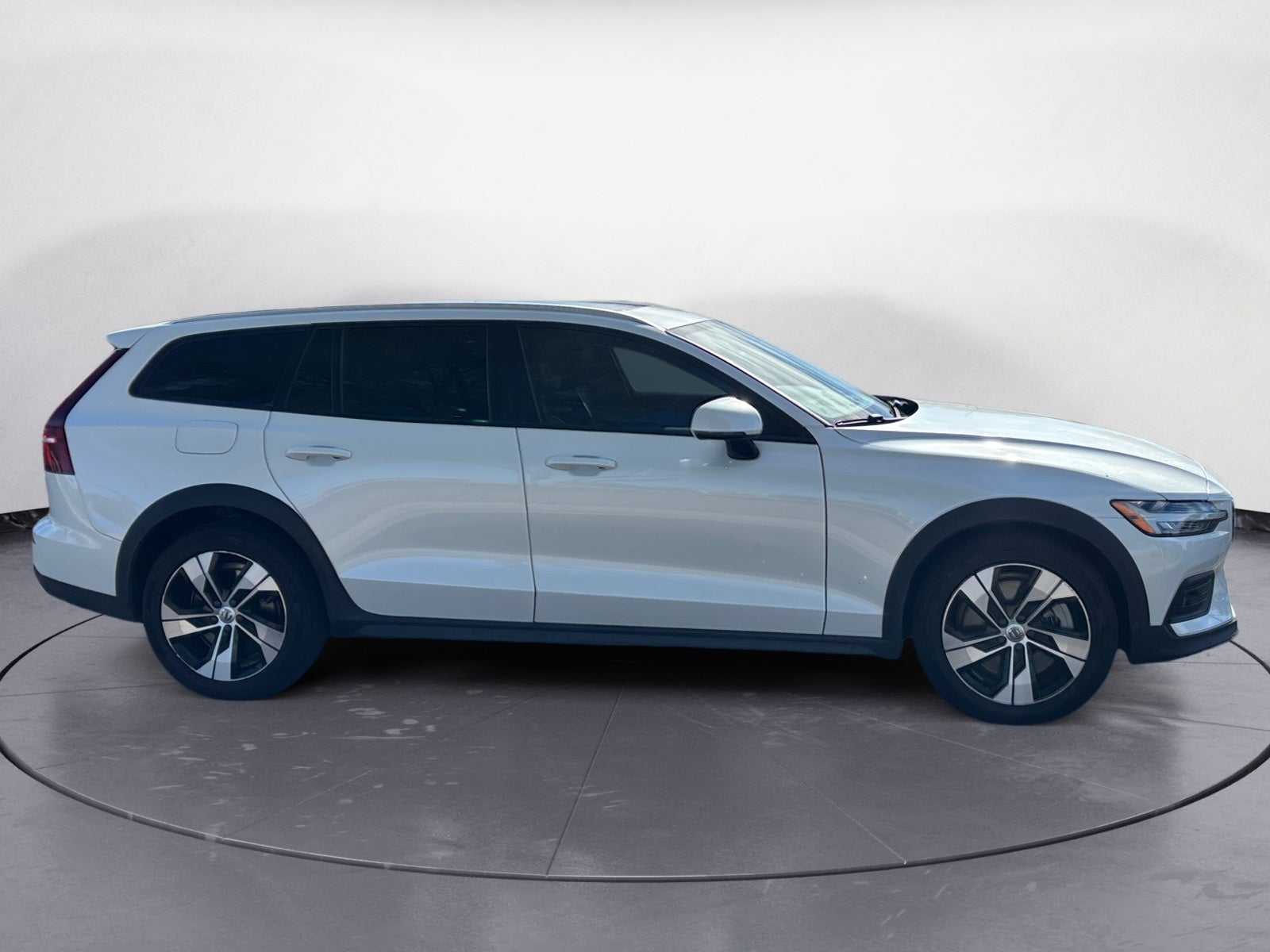 2021 Volvo V60 Cross Country T5