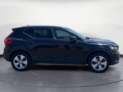 2020 Volvo XC40 Momentum