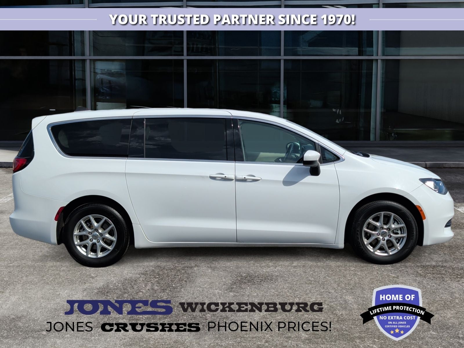 2022 Chrysler Voyager LX