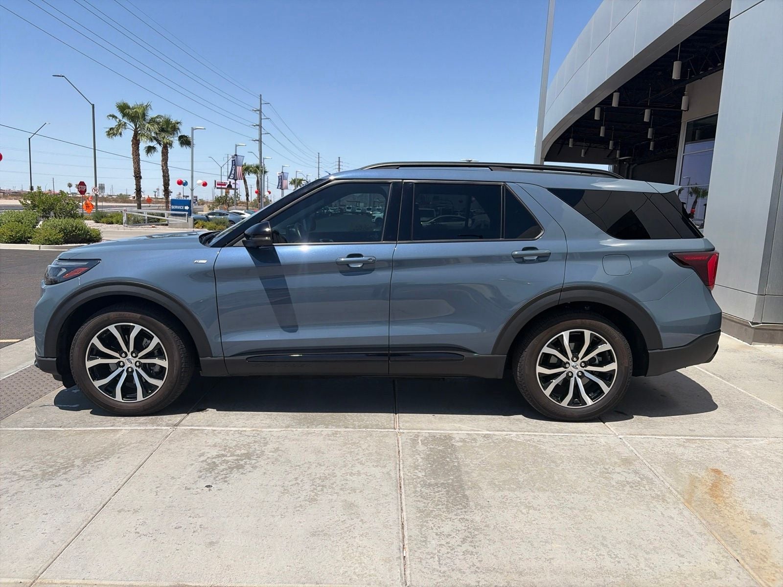 2025 Ford Explorer ST-Line