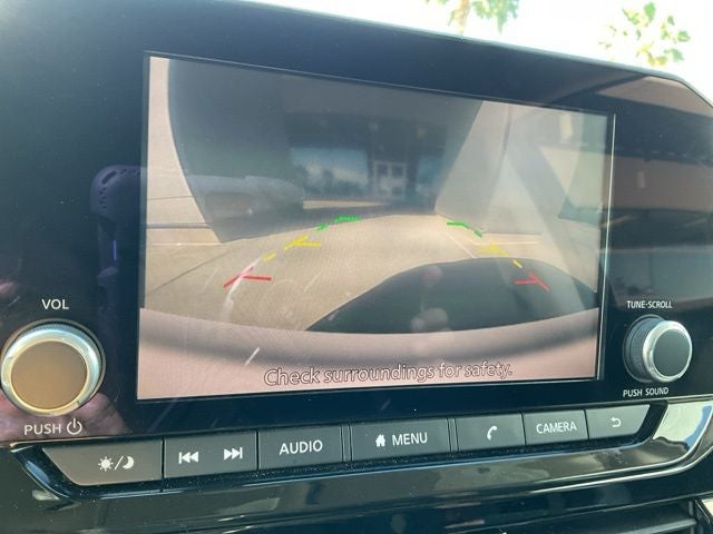 2022 Nissan Pathfinder SV