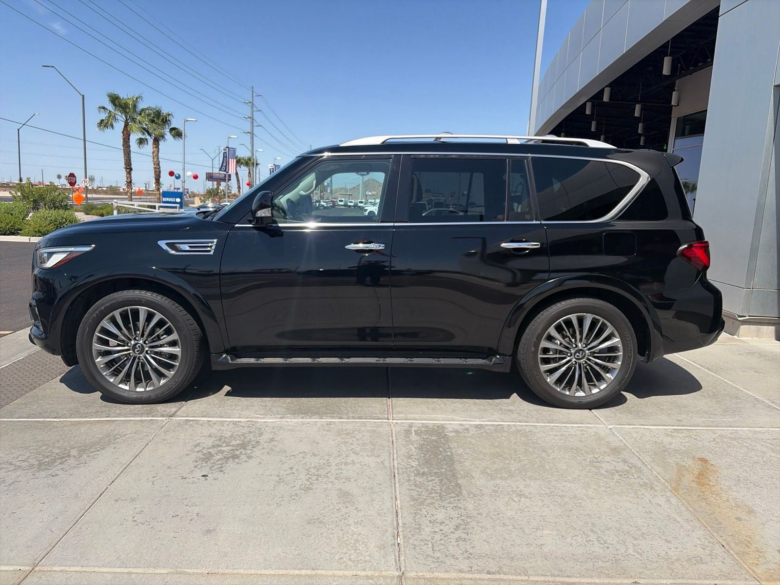 2022 INFINITI QX80 LUXE