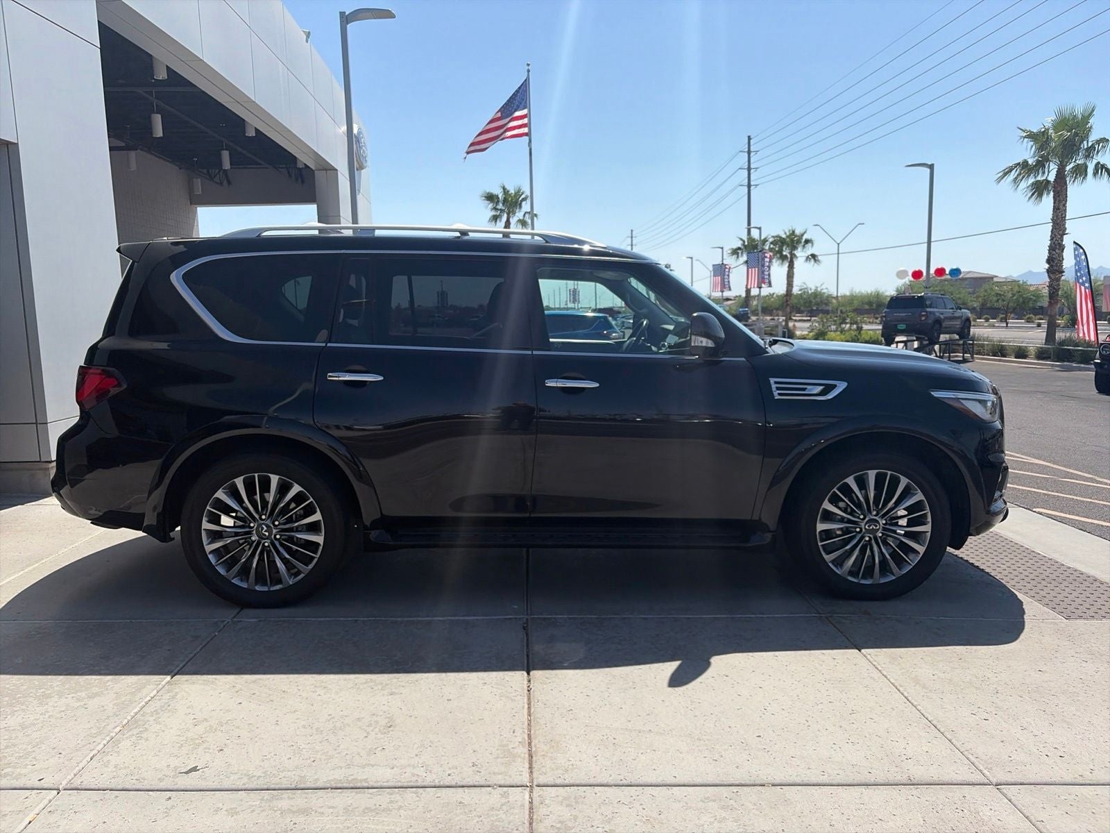 2022 INFINITI QX80 LUXE